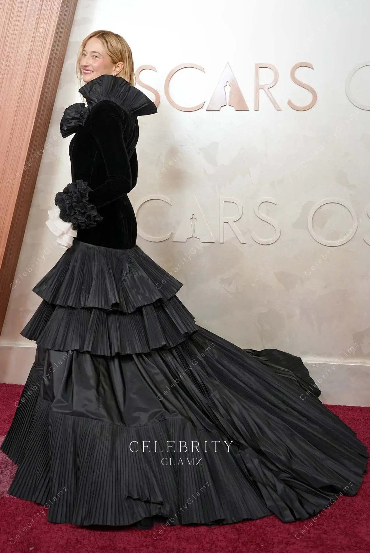 Alba Rohrwacher black velvet 2025 Oscars red carpet dress