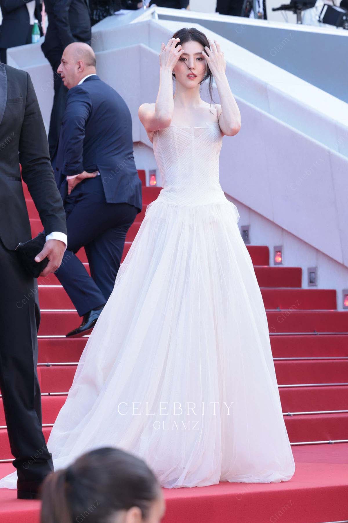 Han So-hee a line sweep train formal gown Cannes film festival red carpet 2024