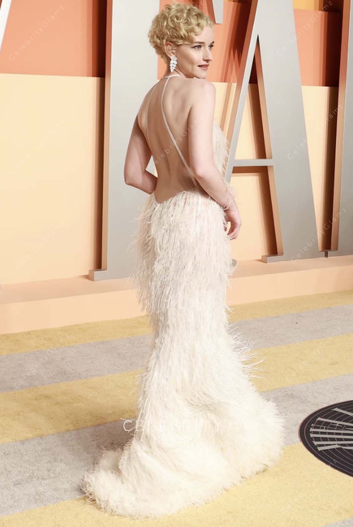 ivory Julia Garner 2025 Vanity fair party open back prom dress