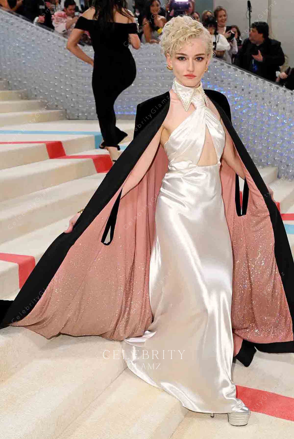 Julia Garner keyhole 2023 met gala dress