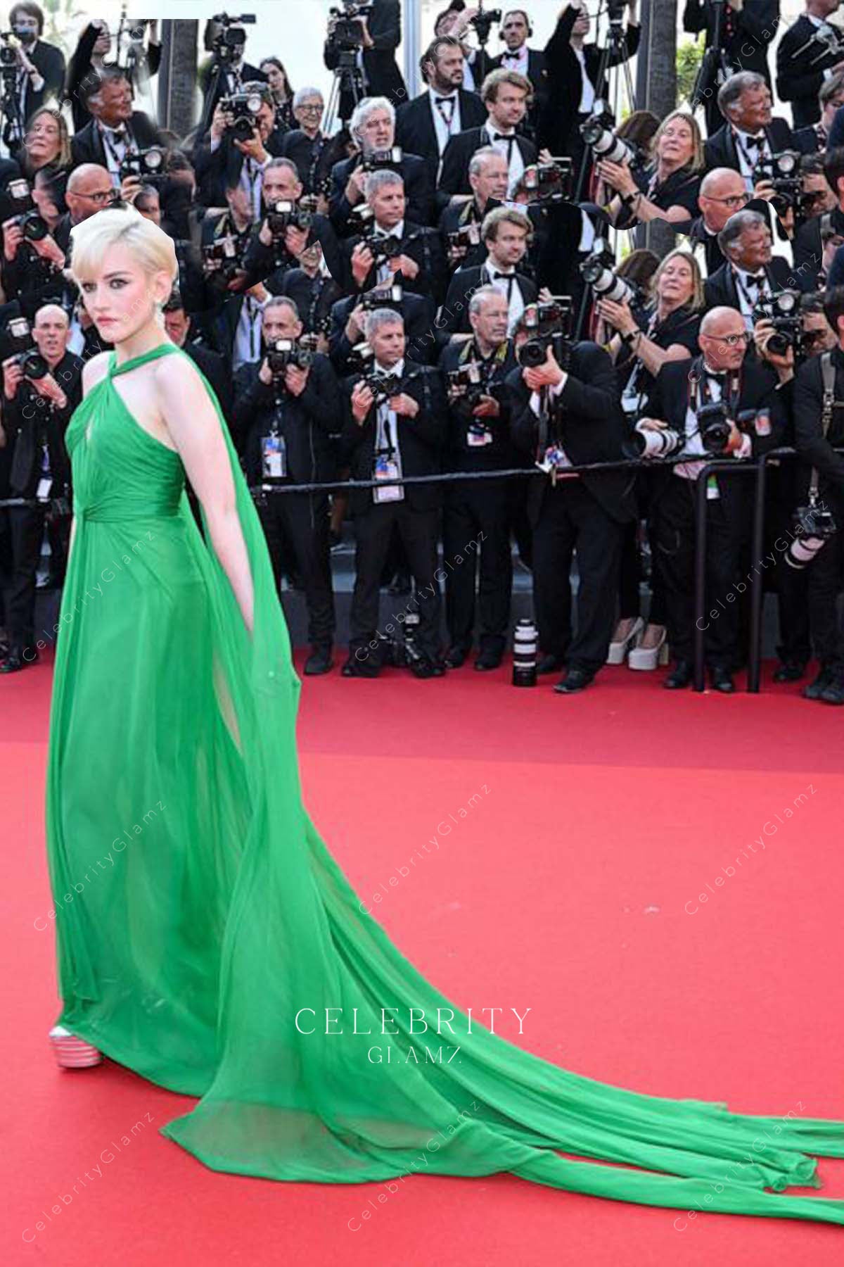 Julia Garner shoulder veil 2023 Cannes film festival dress