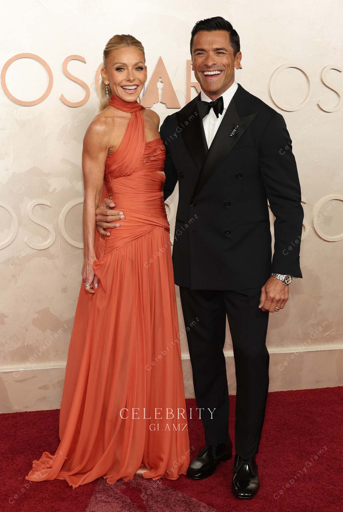 Kelly Ripa chiffon sweep train 2025 Oscars red carpet dress