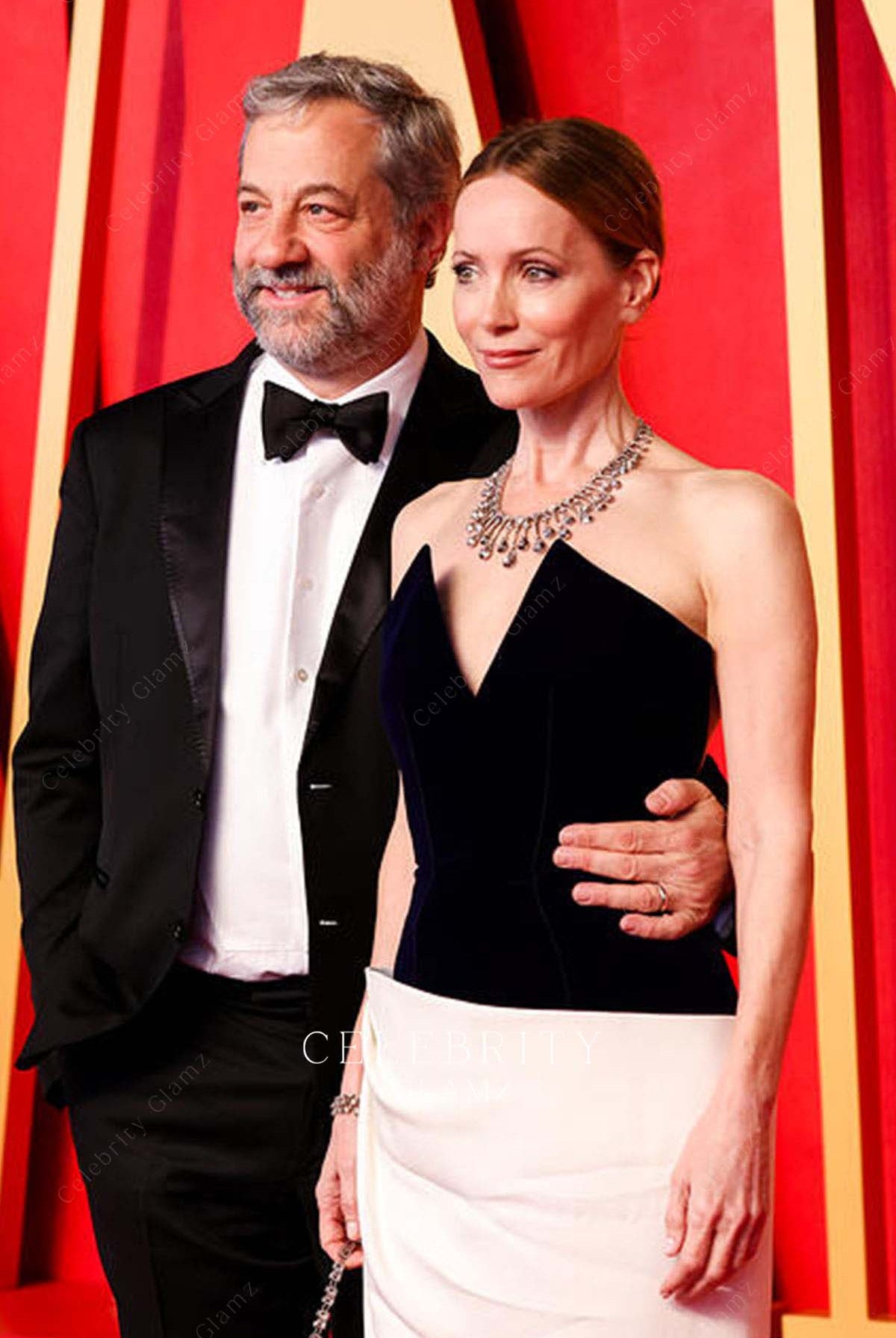 Leslie Mann v neck prom dress 2024 Oscars after party