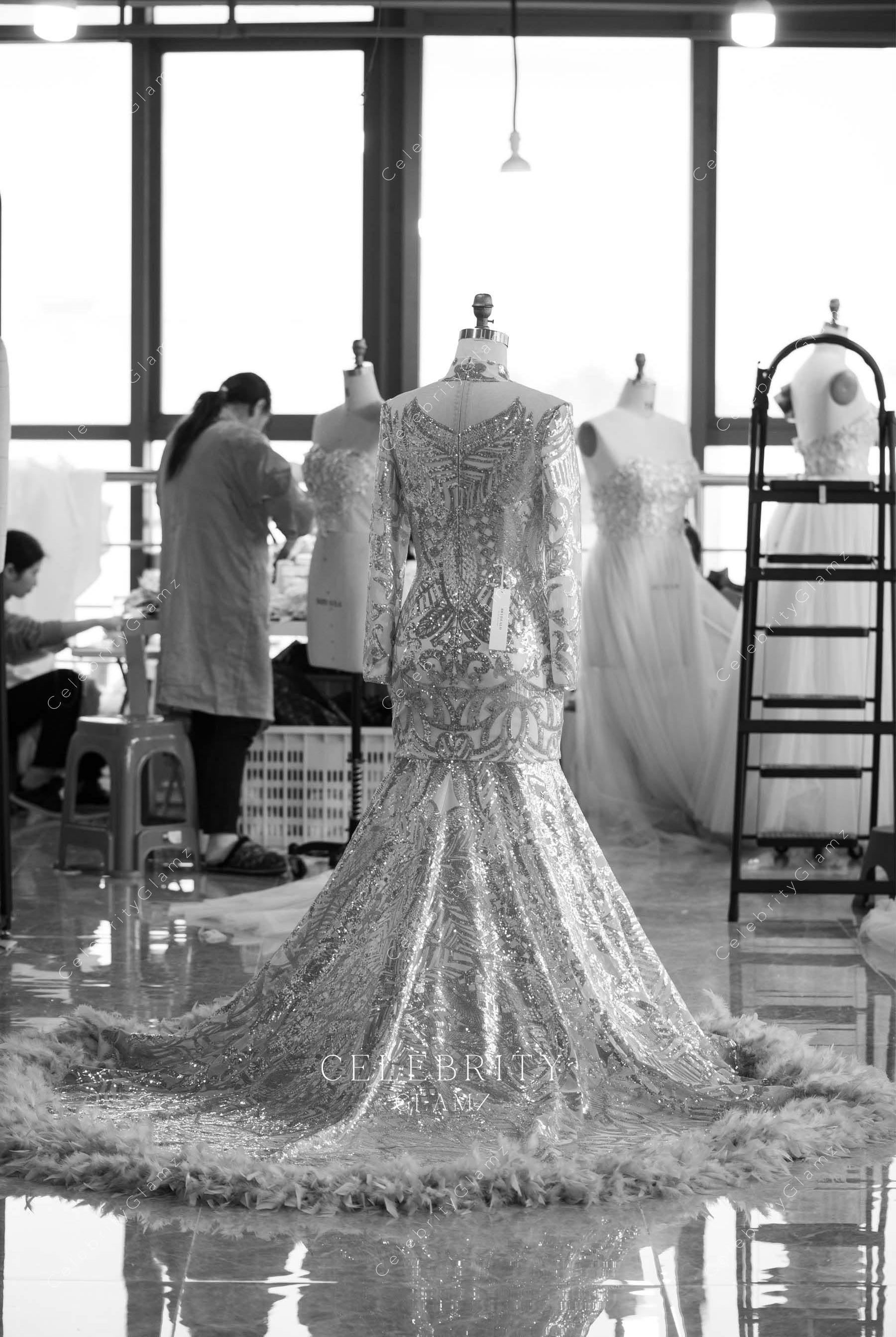 long sleeve patterned trumpet prom dress