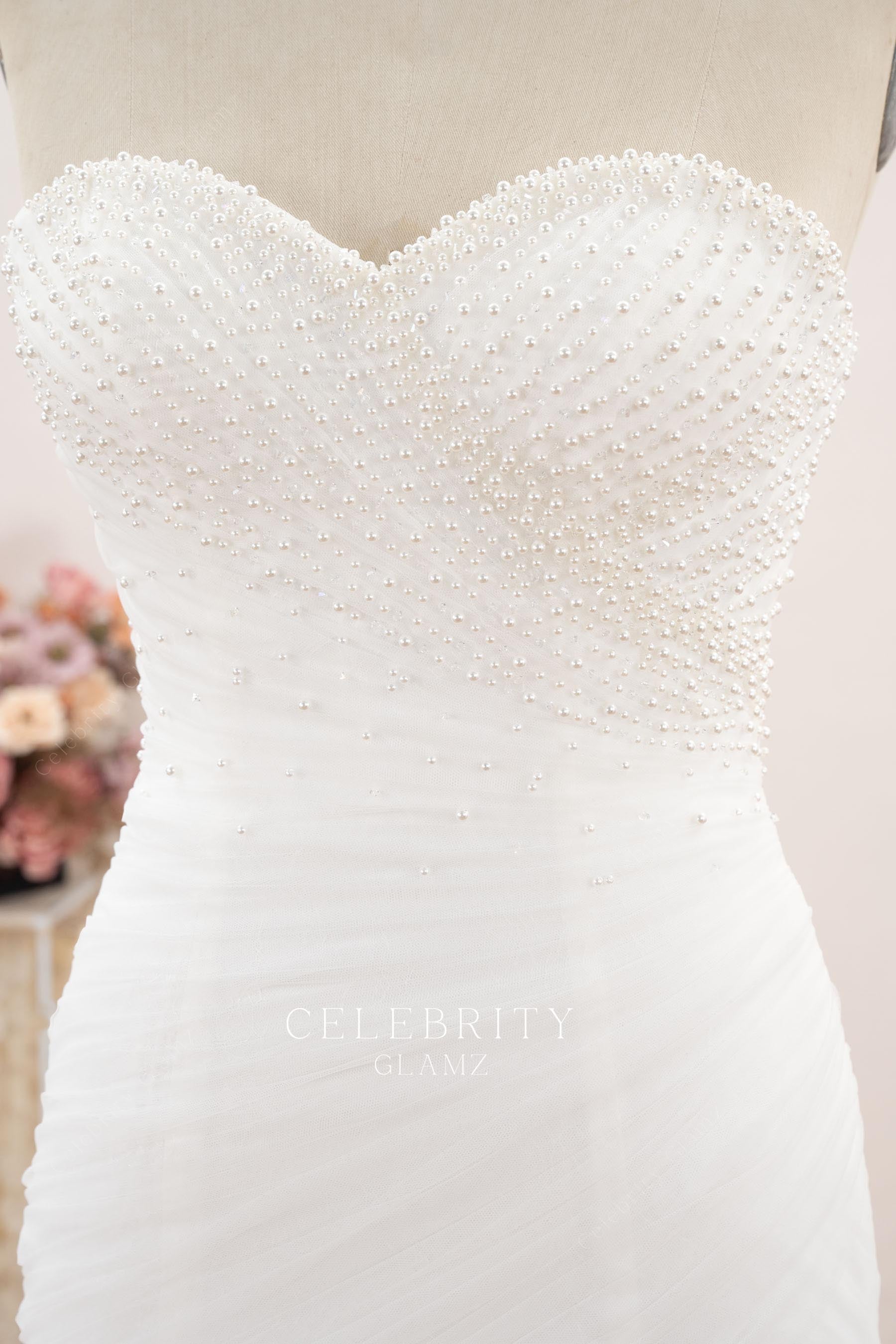 strapless sweetheart neck wedding dress