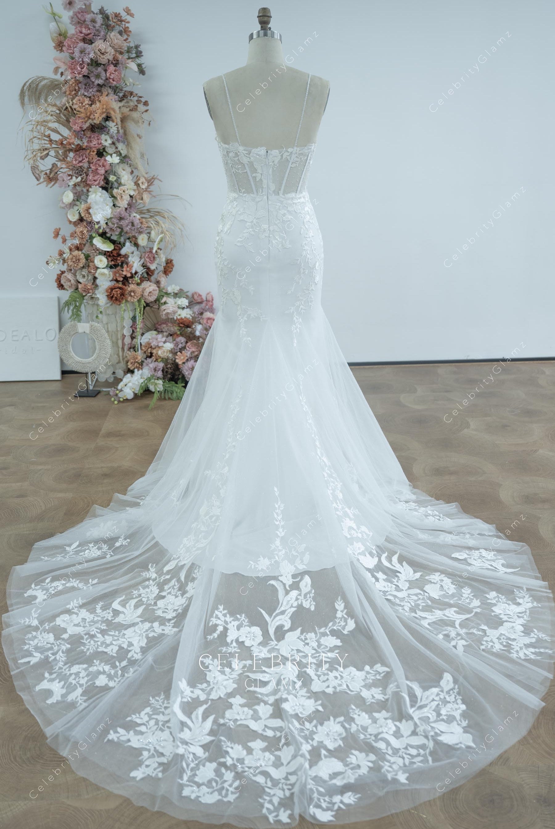 white lace mermaid wedding dress