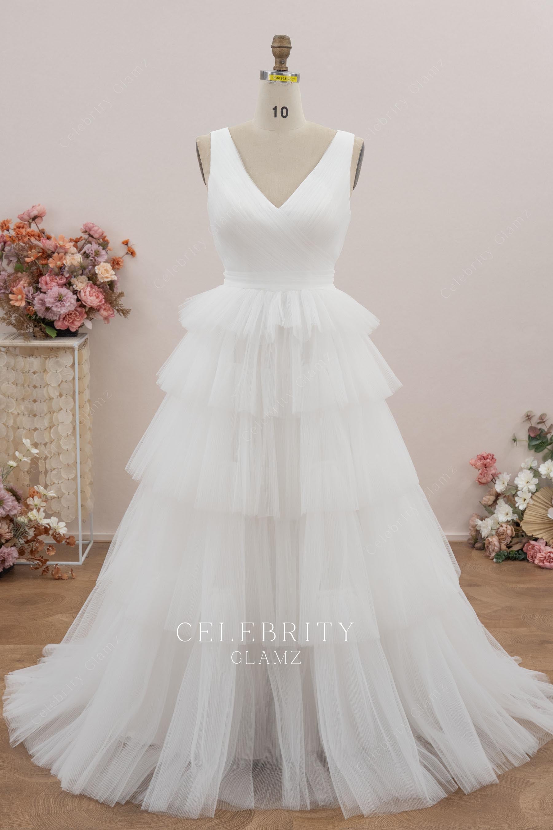 white tulle sleeveless wedding dress