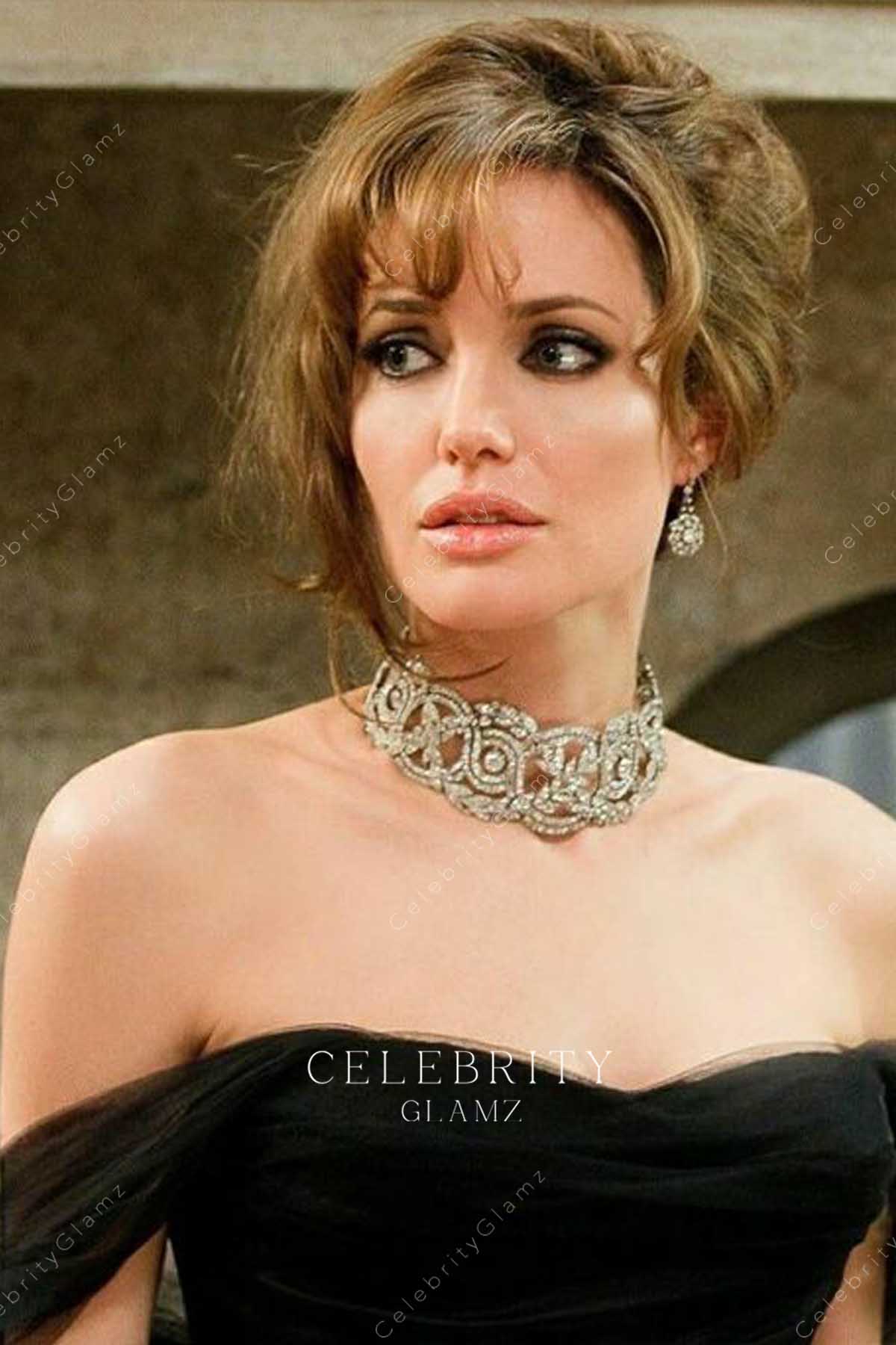 Angelina Jolie off shoulder the tourist in Venice 