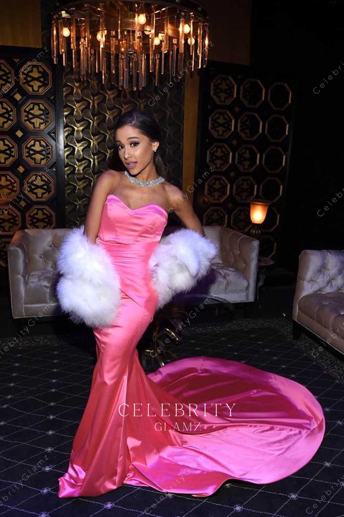 Ariana Grande sweetheart neck MTV movie awards 2016 dress