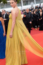 Karlie Kloss shoulder veil 2023 Cannes film festival outfit 